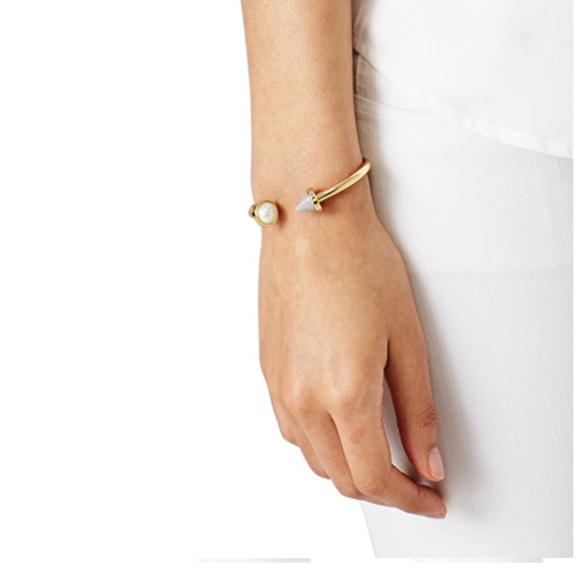 Eddie Borgo Inlaid Pearl Hinged Cuff - Picture 5 of 14